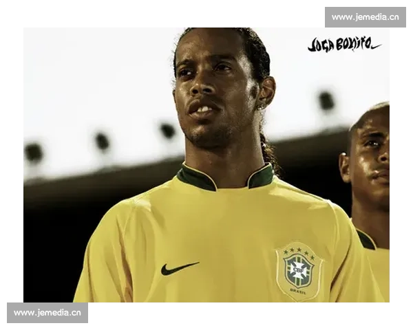 小罗携大罗、维尼修斯亮相 Nike 活动:传奇与新星跨代际传递足球正能量 小罗携大罗、维尼修斯亮相 Nike 活动:传奇与新星跨代际传递足球正能量