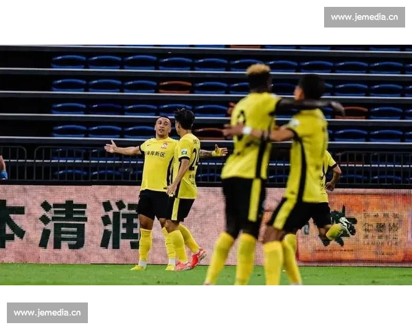 帕拉西奥斯一传一射定乾坤 武汉三镇客场 2-1 逆转深圳新鹏城 帕拉西奥斯一传一射定乾坤 武汉三镇客场 2-1 逆转深圳新鹏城